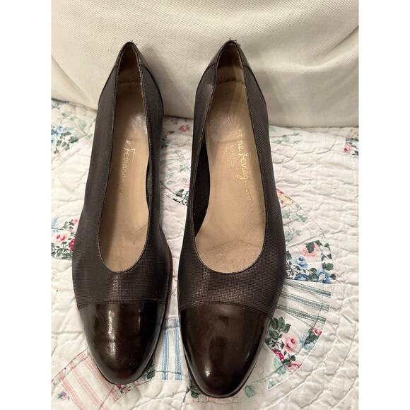VINTAGE FERRAGAMO CAP TOE LEATHER PUMPS 7.5N LOW HEEL - Picture 2 of 4
